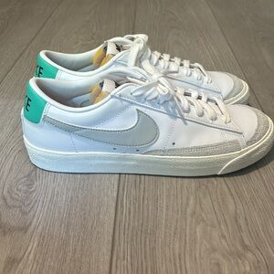 unisex nike sneakers